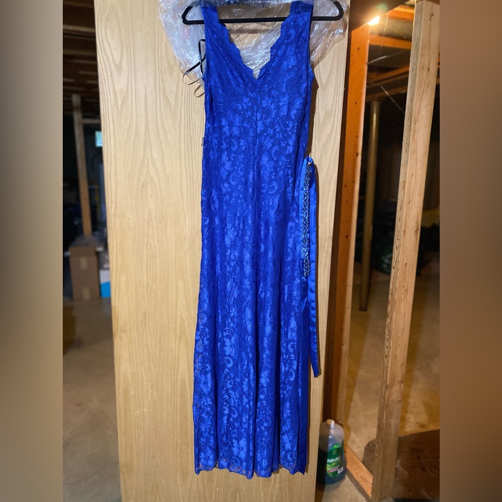 This dress from Dillard’s, size 9/10 ( like 6-8) worn once 2 hrs still as new - Picture 2 of 2
